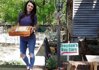 Trogdon's Day Care receives pizza